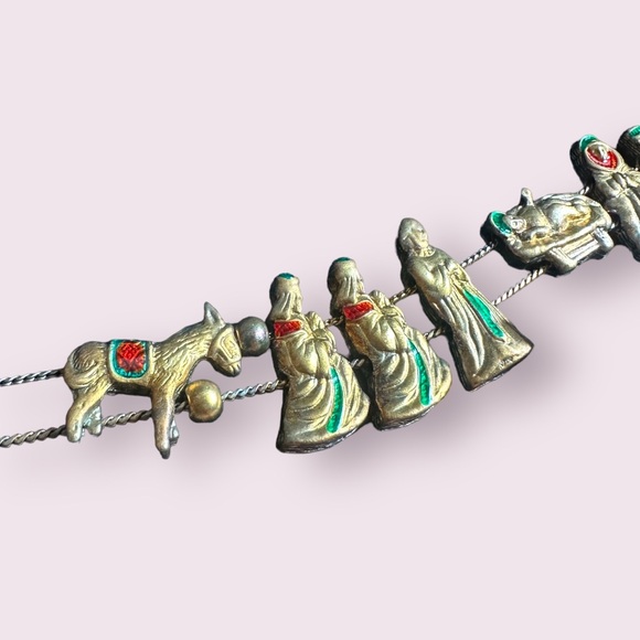 Vintage Nativity Scene Costume Jewelry Charm Bracelet Christmas Holiday Unique - Picture 6 of 9